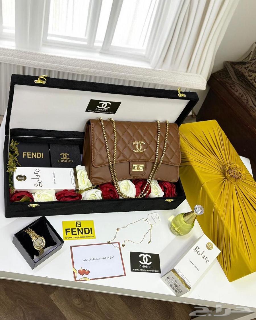 بكس هدايا نسائية فخمة (شنل   فندي   ديور) ب 320 ريال فقط64477838804355111