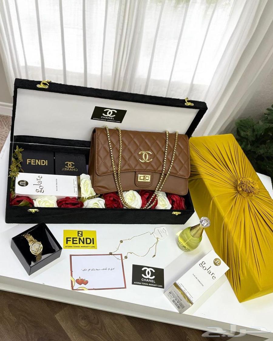 بكس هدايا نسائية فخمة (شنل   فندي   ديور) ب 320 ريال فقط64477838804355110
