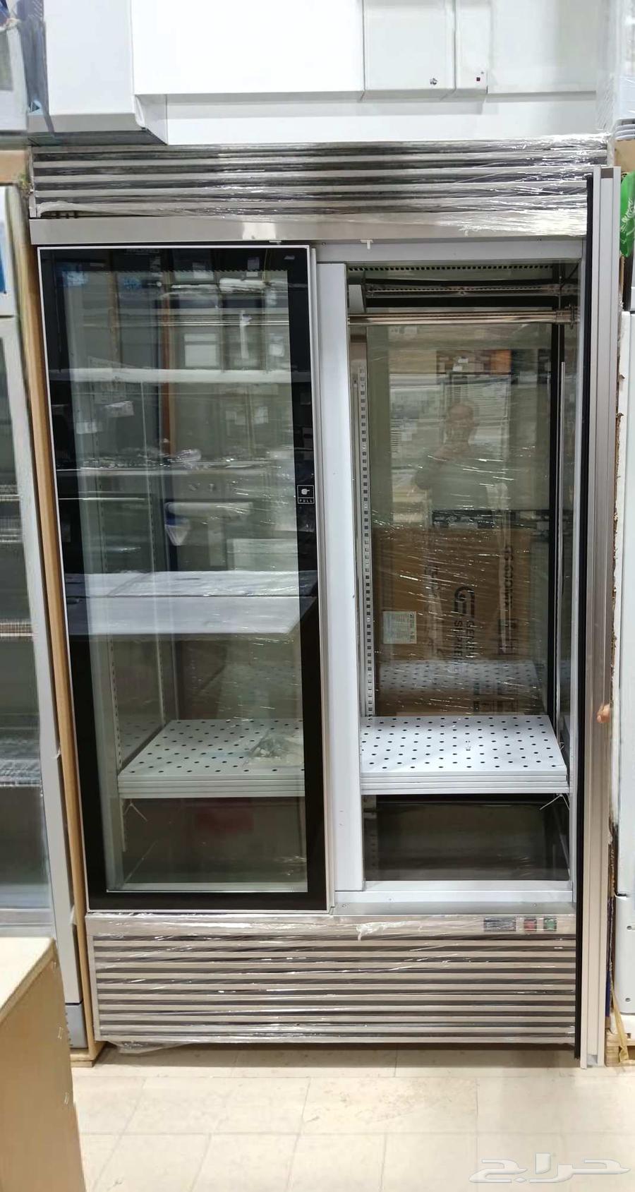 Meat display refrigerators with hanging and storage shelves64476253443713110