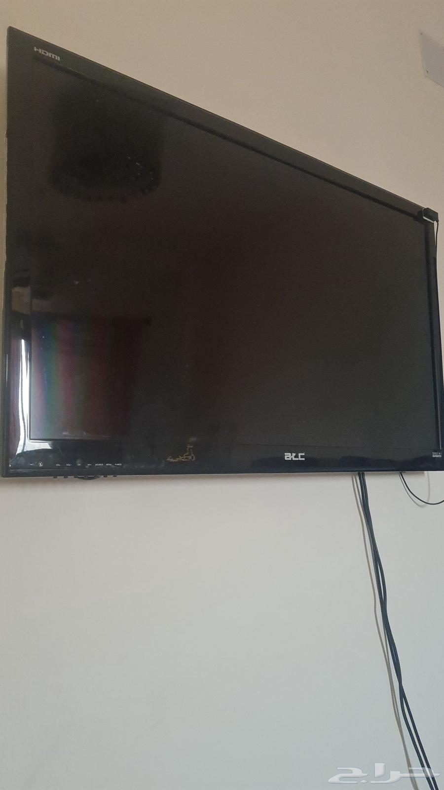 طاوله تلفاز خاليه من العيوب مع شاشه64472844452226111