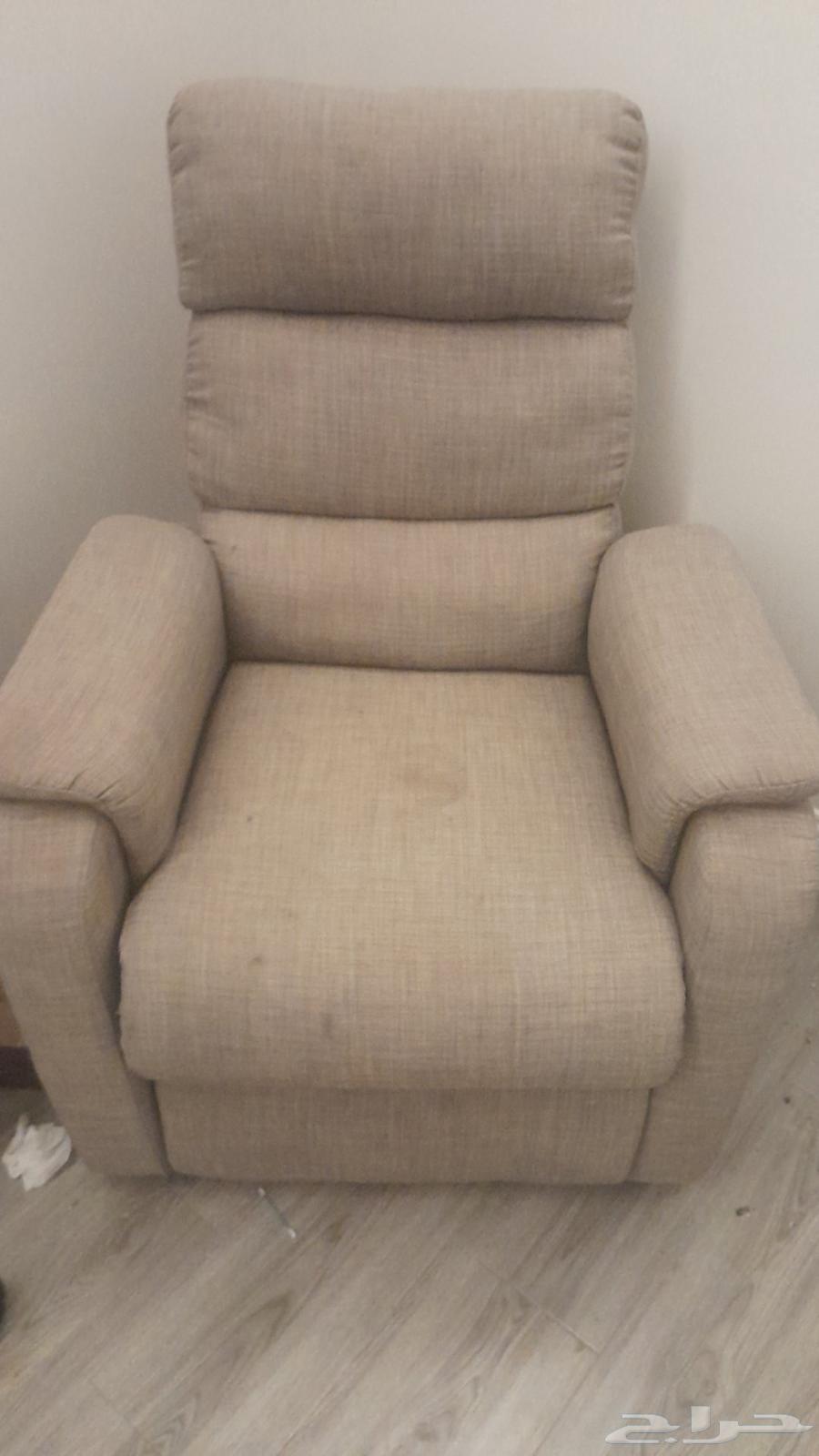 Clean and almost new reclining chair64477185682051112