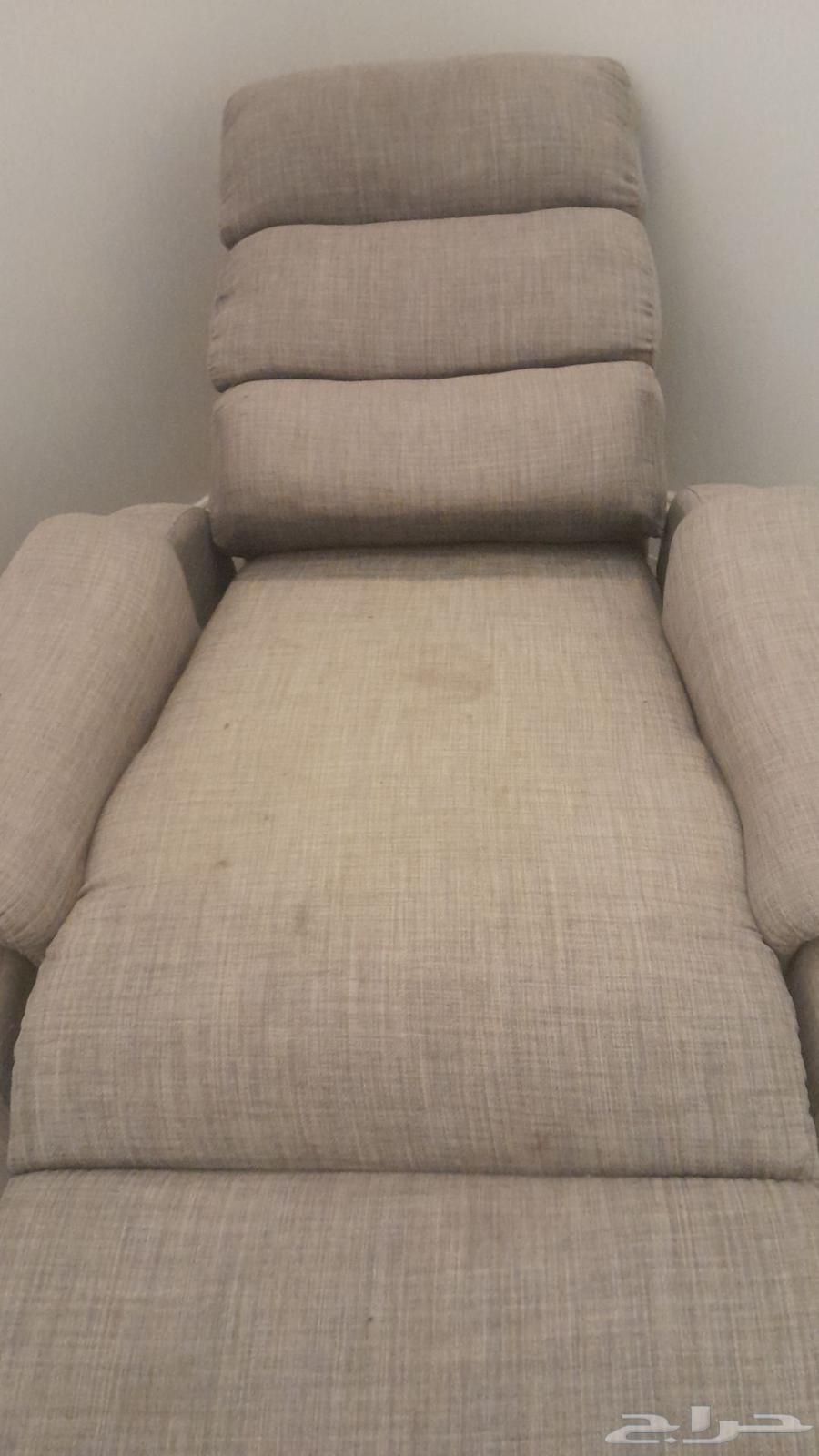 Clean and almost new reclining chair64477185682051110