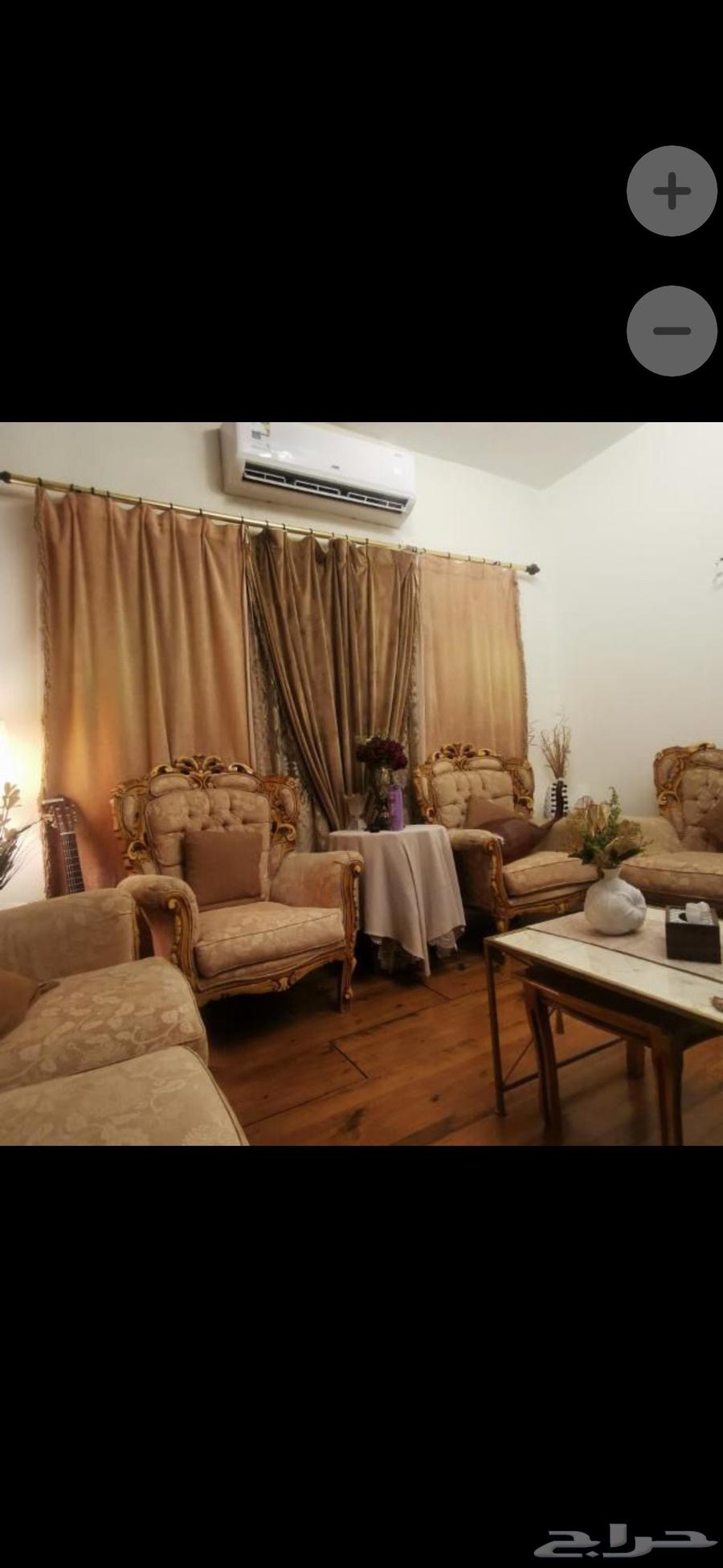 كنبتين واربعة كراسي للبيع مع طاولة 400 ريال64474139813123110