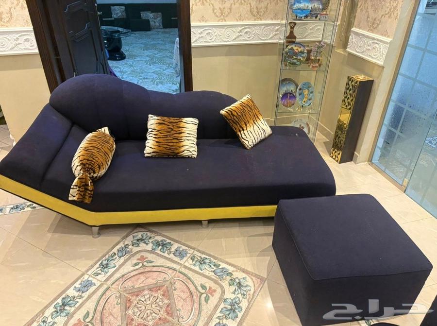 Sofas and tables64473949628545112