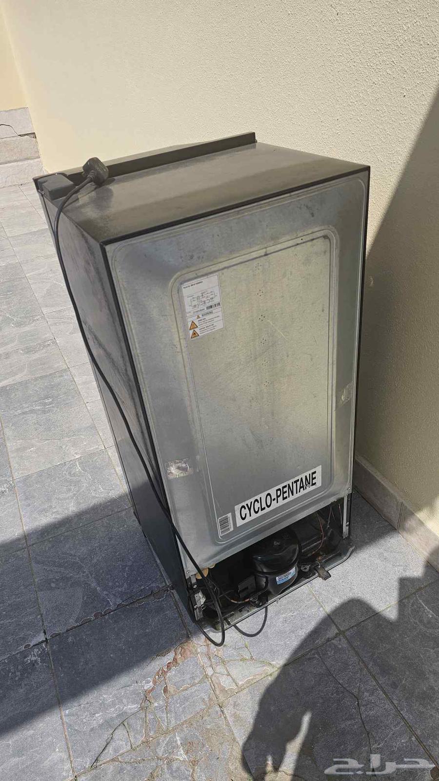 ثلاجه لي البيع جديد صار عليها ضربه من جوه بس64475170869635110