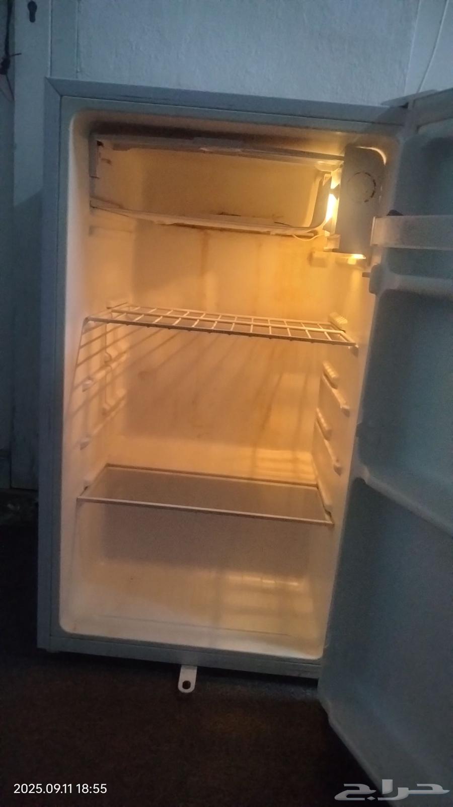 تلاجة كويسة ومفهاش اي عيوب والتبريد عالي اوي64476921401217111