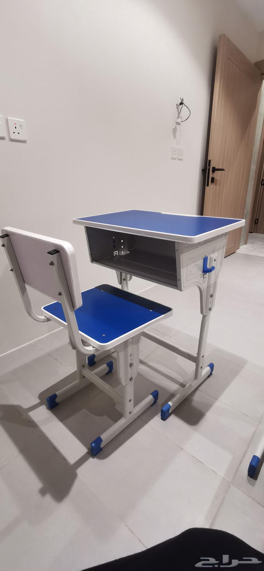 طاولات وكراسي عدد أثنين للبيع64476768658690111