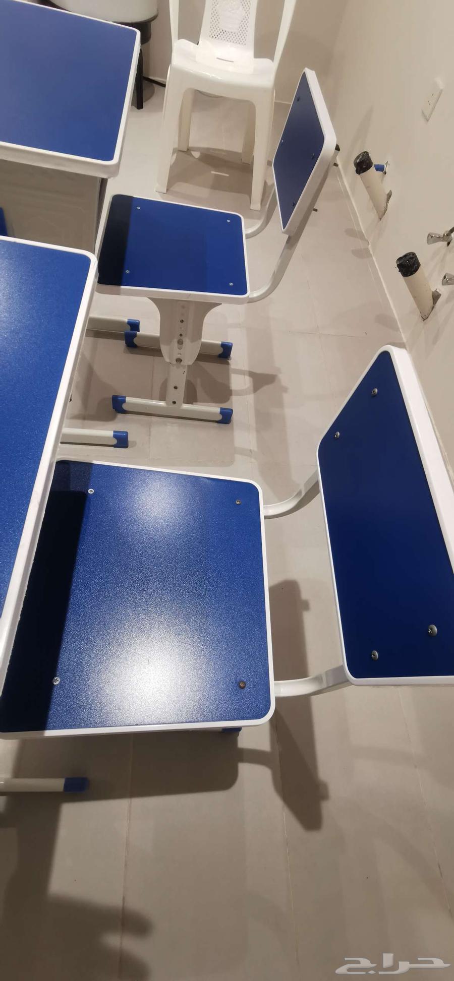 طاولات وكراسي عدد أثنين للبيع64476768658690113