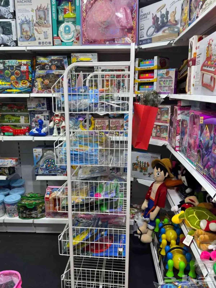 Almost new display shelves for grocery stores and commercial shops, approximately twenty meters64476656952066110