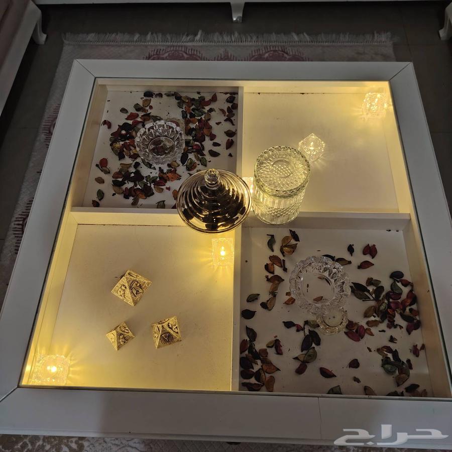 كنب زهري شبه جديد للبيع مع الطاوله والسجاده سبب البيع النقل64474945560578112