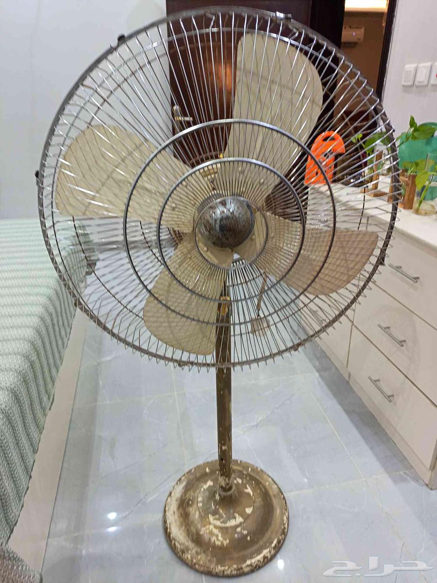 Clean and tidy fan and room64475819987074111