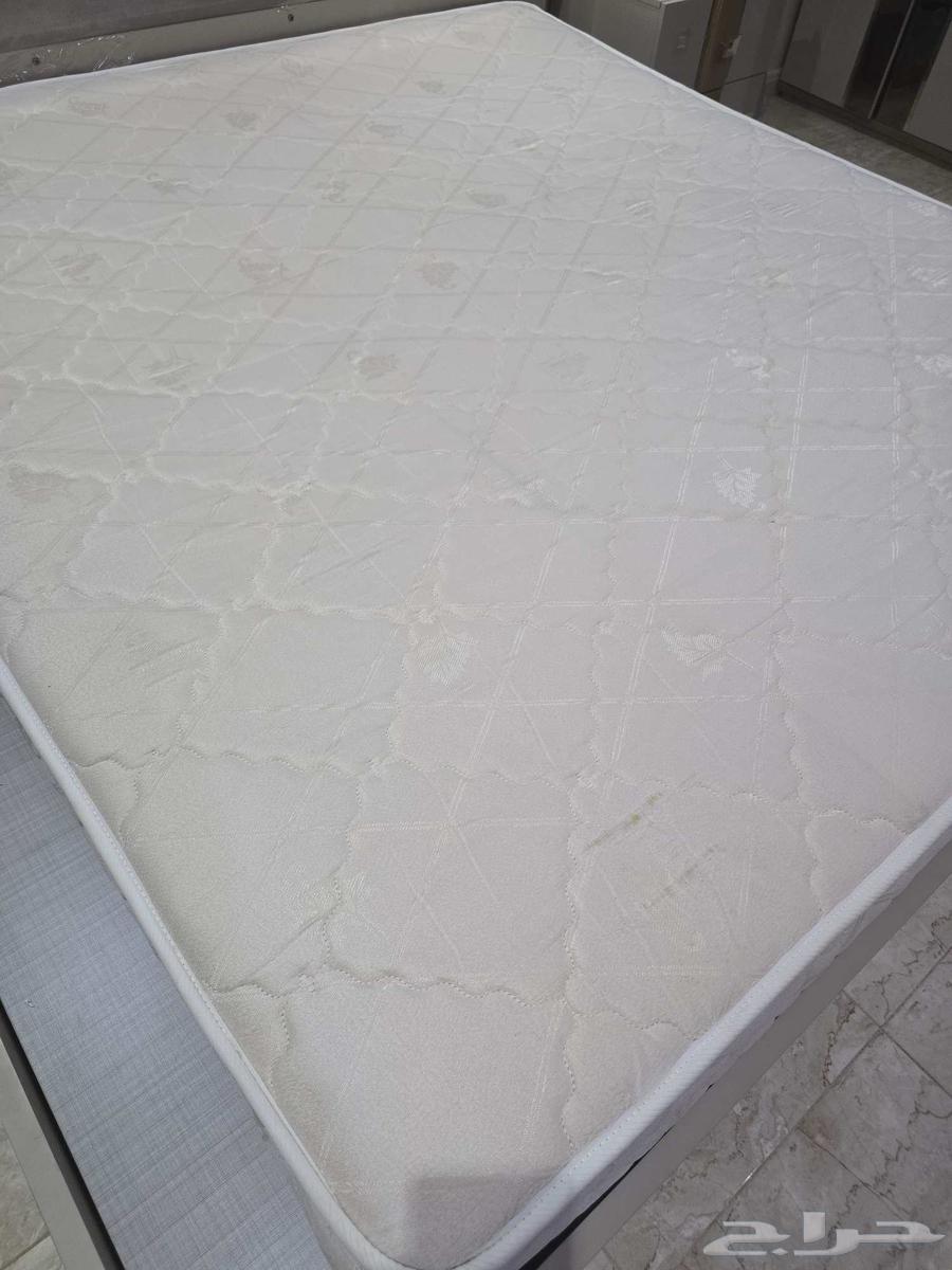 للبيع مرتبه سرير خمس نجوم نظيفة64477143916546111