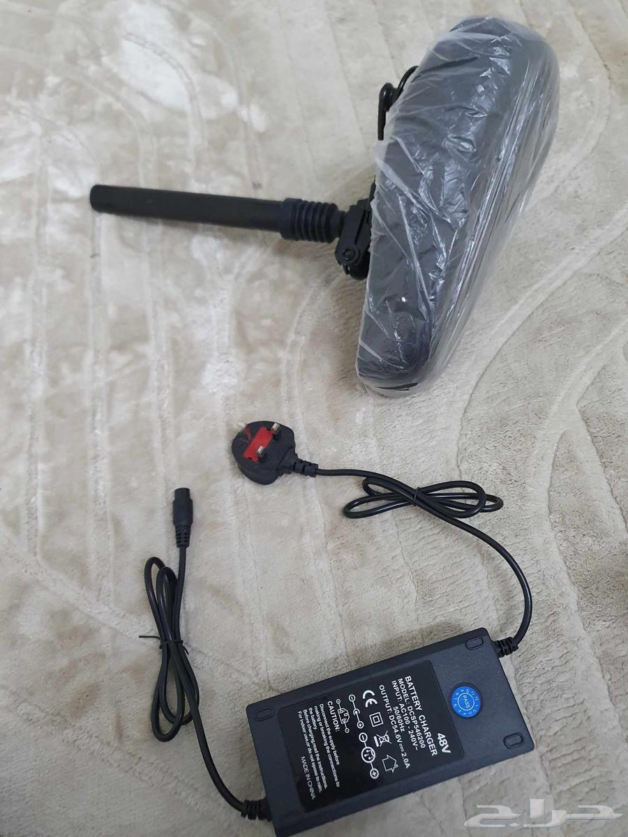 مرتبته مقعد وكيبل شاحن سكوتر64474123375361110