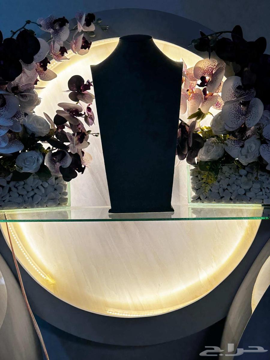 Marble Queen Stand (Queen) with Lighting and Flowers and Set Stand64473317955841111