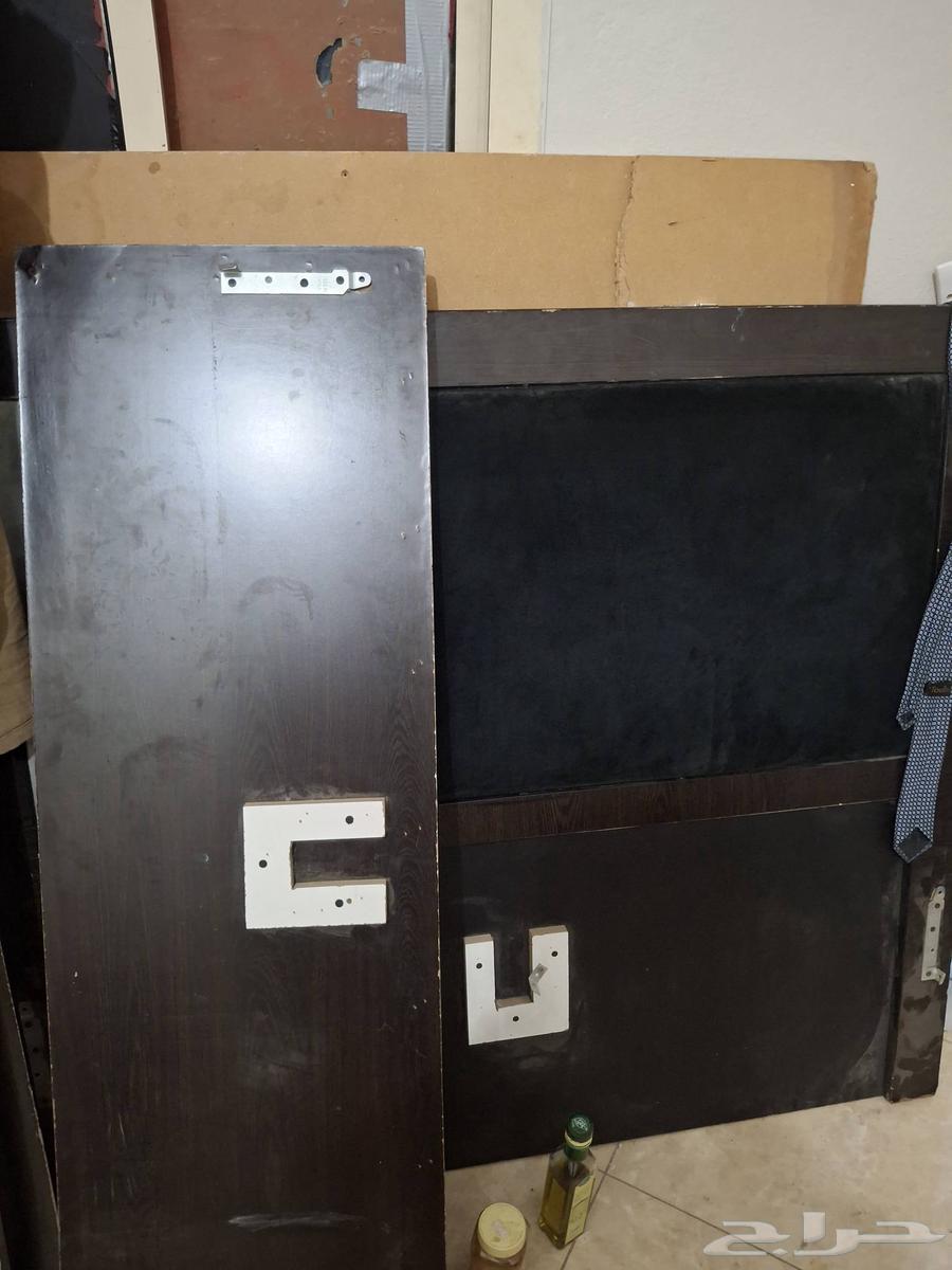 سرير عرض 140 بحالة ممتازة جدا بدون مرتبة64477088300929110