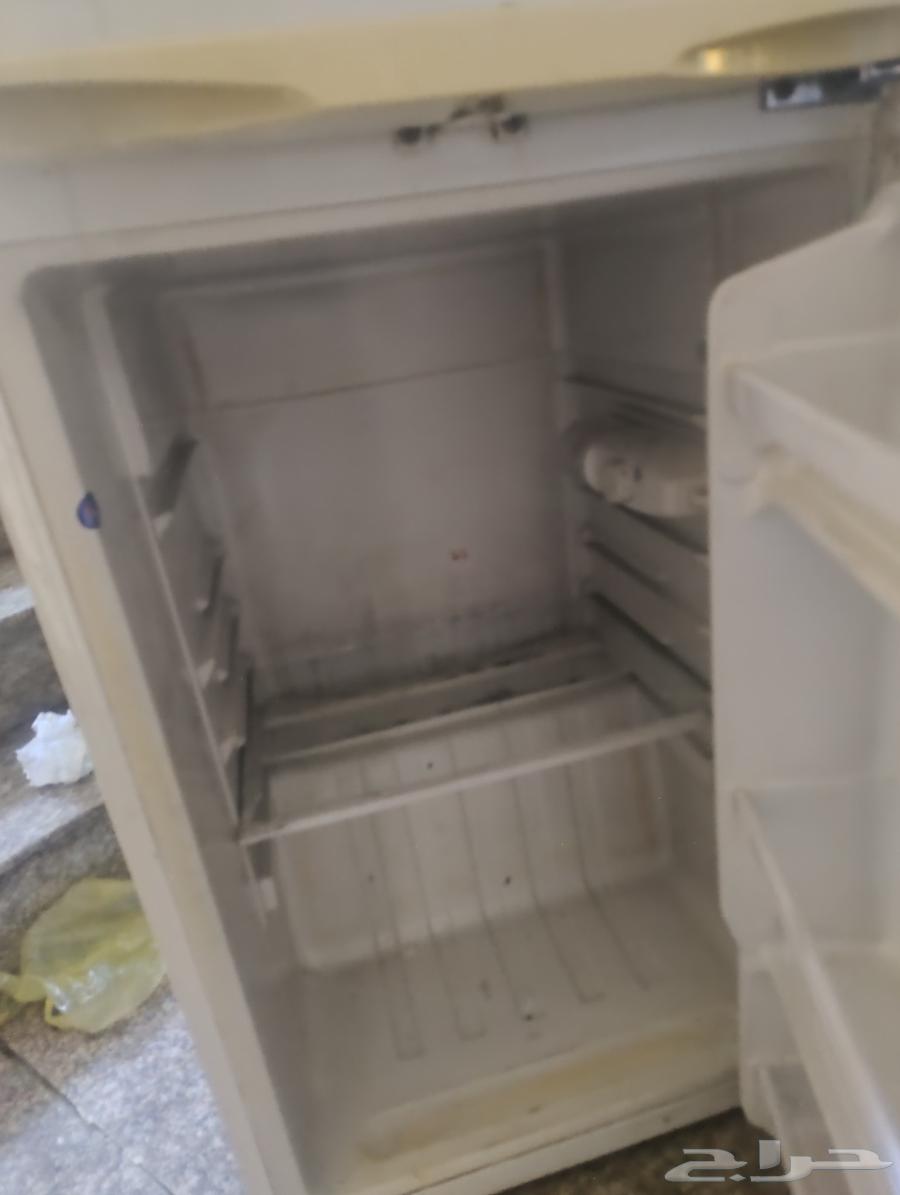 ثلاجه للبيع 200ريال64476434187778111