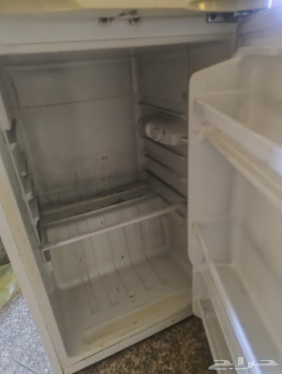ثلاجه للبيع 200ريال64476434187778112