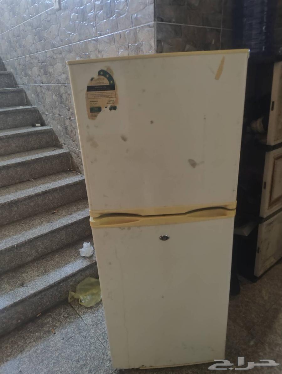 ثلاجه للبيع 200ريال64476434187778110
