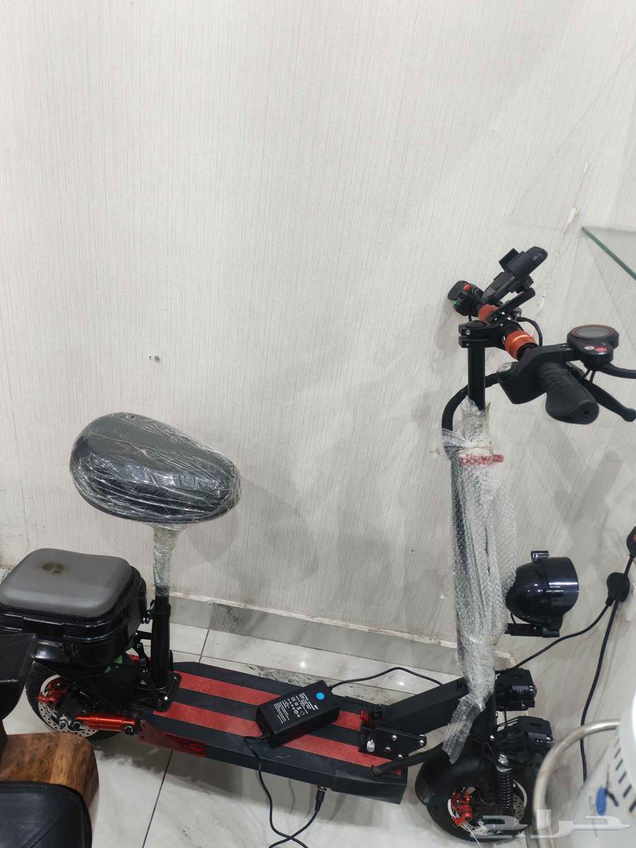 Semi-new scooter64474416426625111