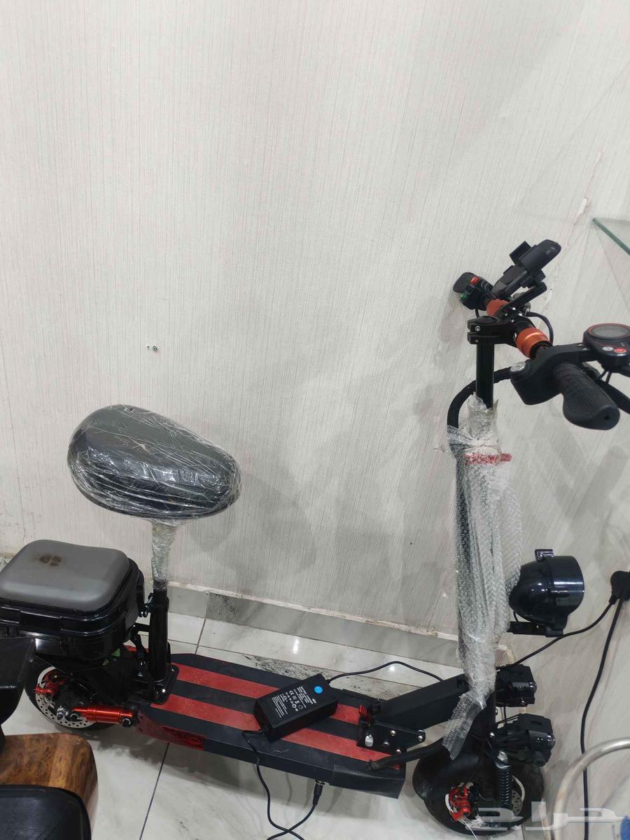 Semi-new scooter64474416426625114