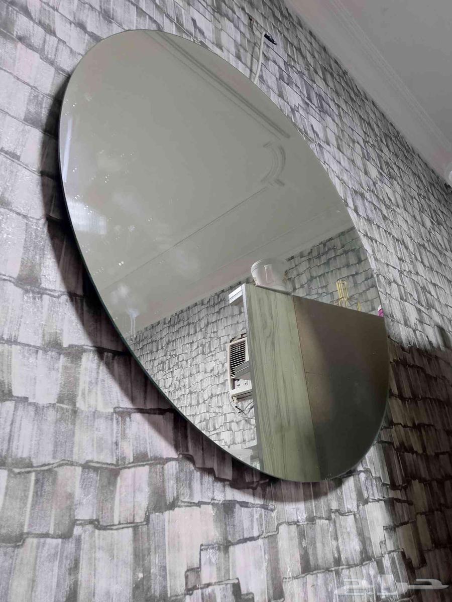 Mirrors and Table64477921917697110