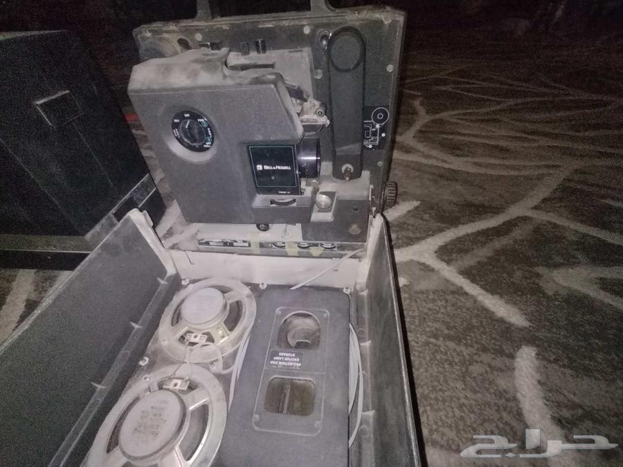 Old cinema and projector in good working condition64473177289986113