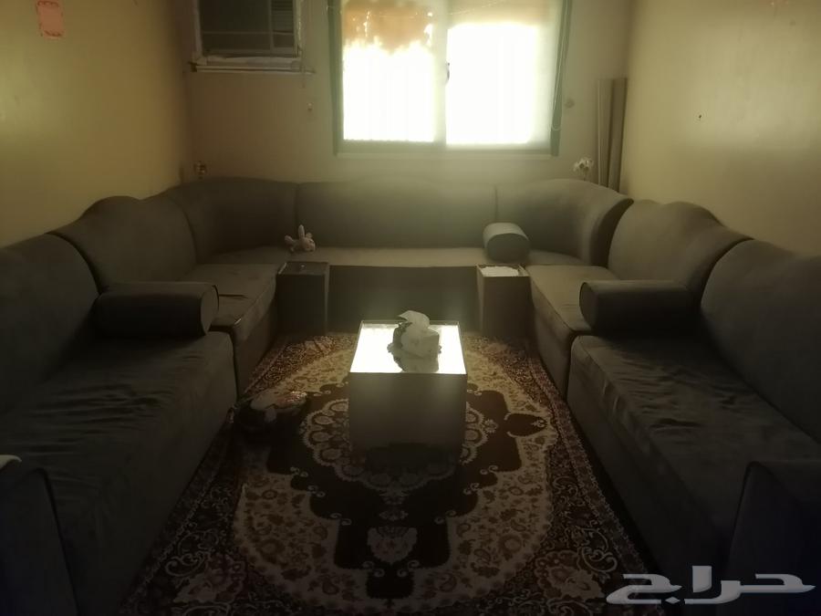 6-piece set with table, carpet, and underlay for 150 SAR due to quick travel64473149500162110