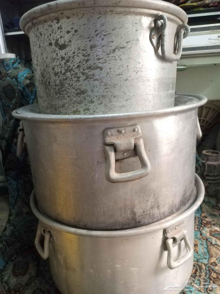 Large pots for sacrificial meat64475946209537111