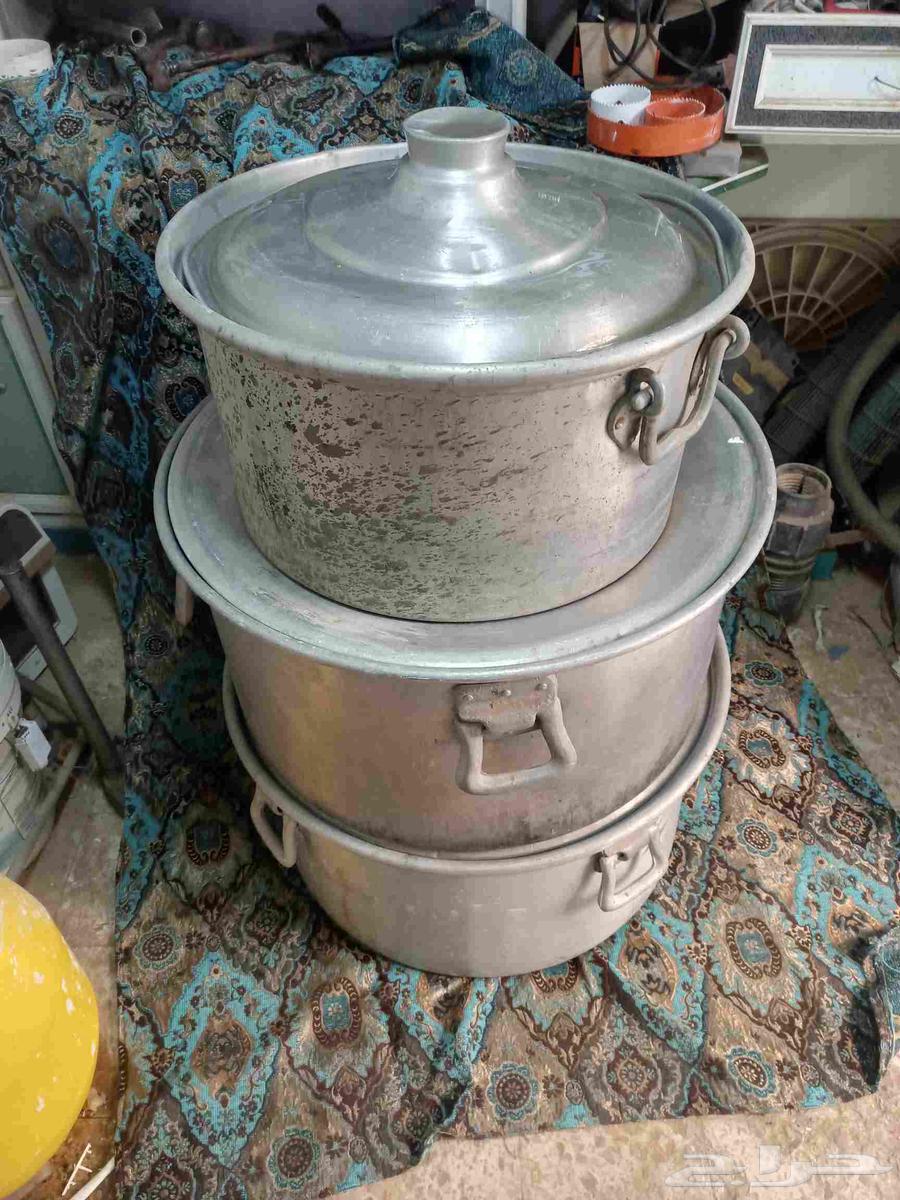 Large pots for sacrificial meat64475946209537110