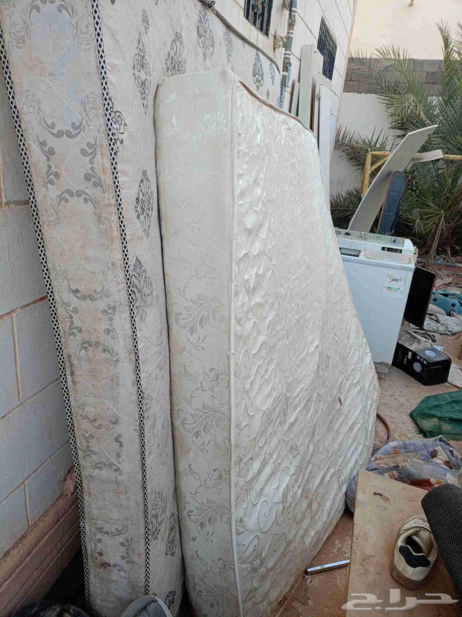 2 كنبه سرير نضيفه على 35064476601069826110