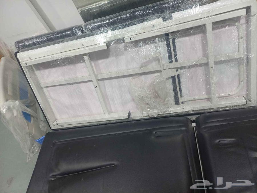 4 سراير طبيه بحاله ممتازه مع طاوله كبيره64476880076675111