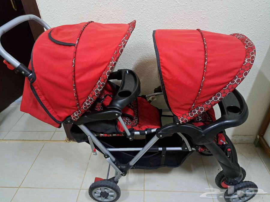 عربة أطفال توأم شبه جديدة64477199641089110