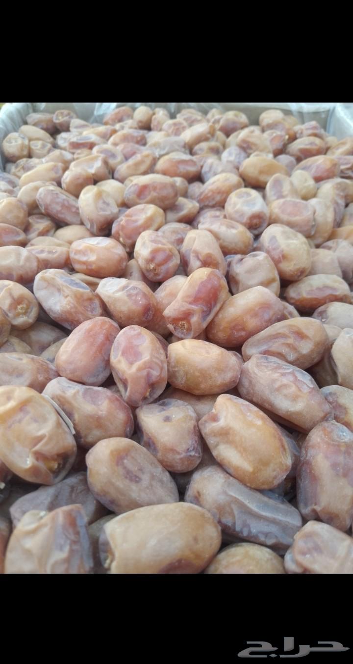 يوجد لدينا تمور فاخره للبيع اخلاص64477880589315113