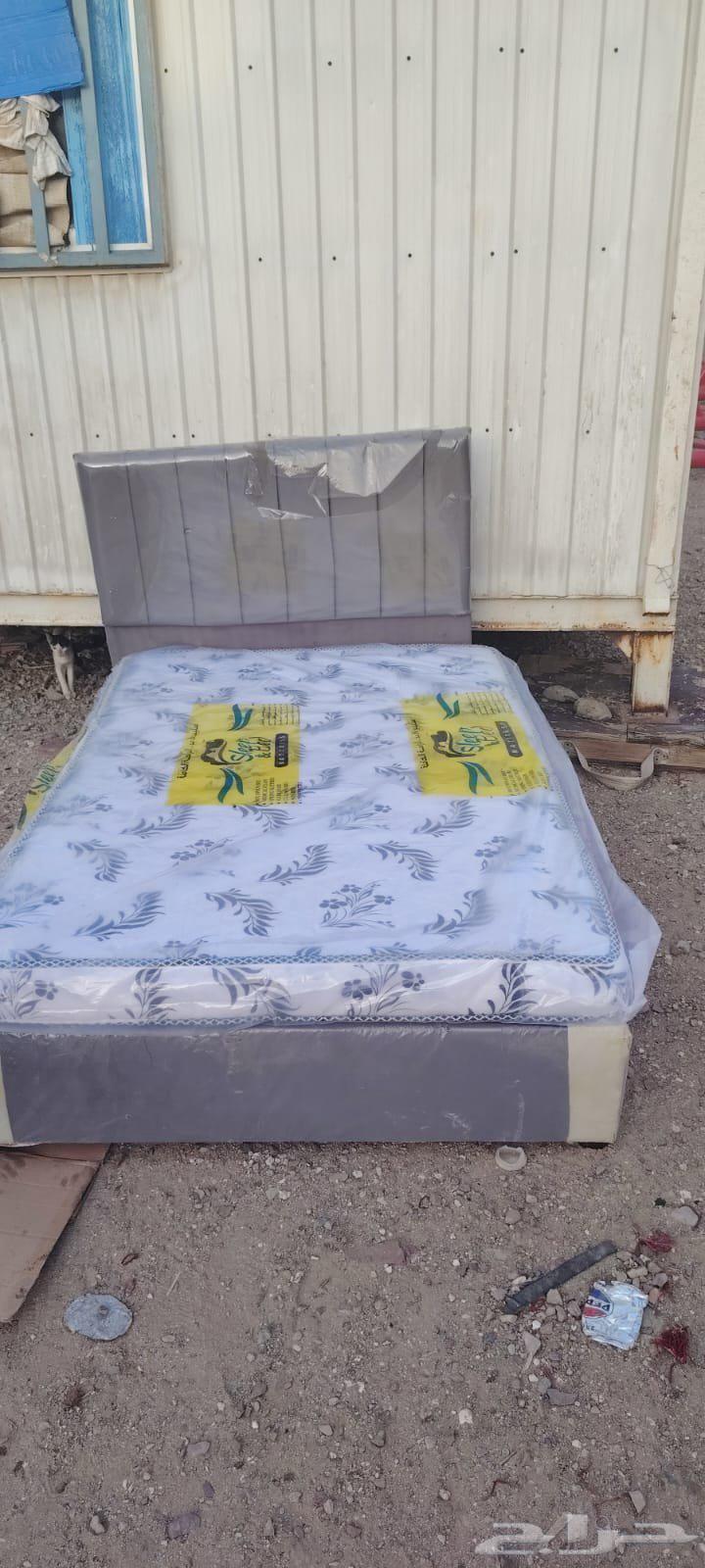 سرير نفر ونص مستخدم بصيط وسريرين حديد مع المراتب شبه جديد64475058963203110