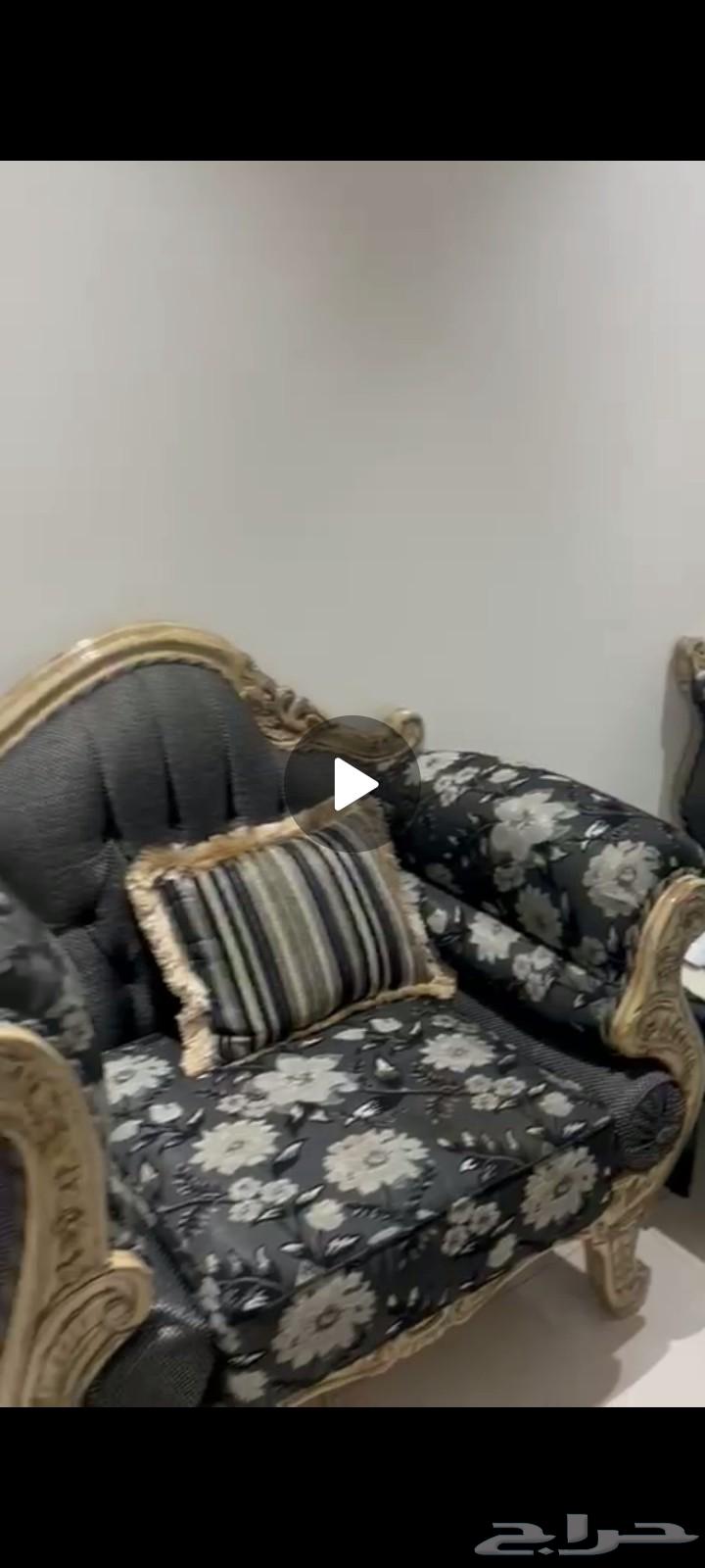 Sofa64477060638338113