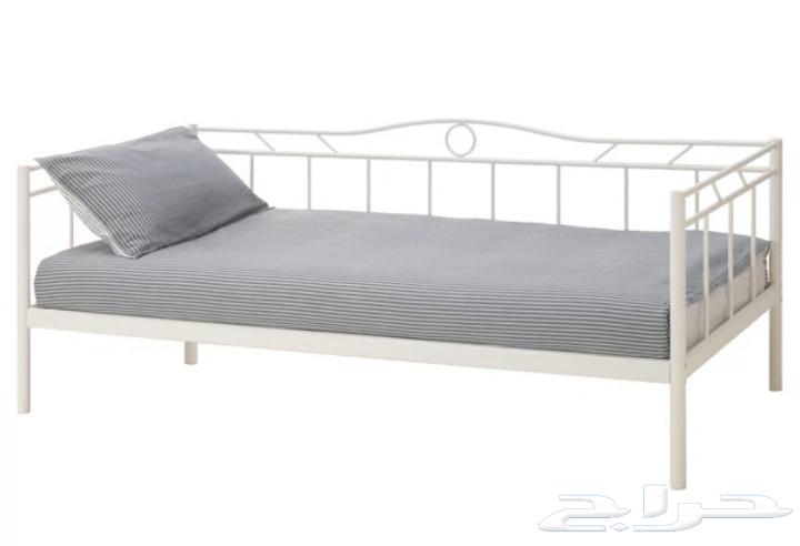 شاشة فل اتش دي 42 بوصة  سرير ايكيا شبة جديد  مرتبة  طقم لحاف64471307274883111