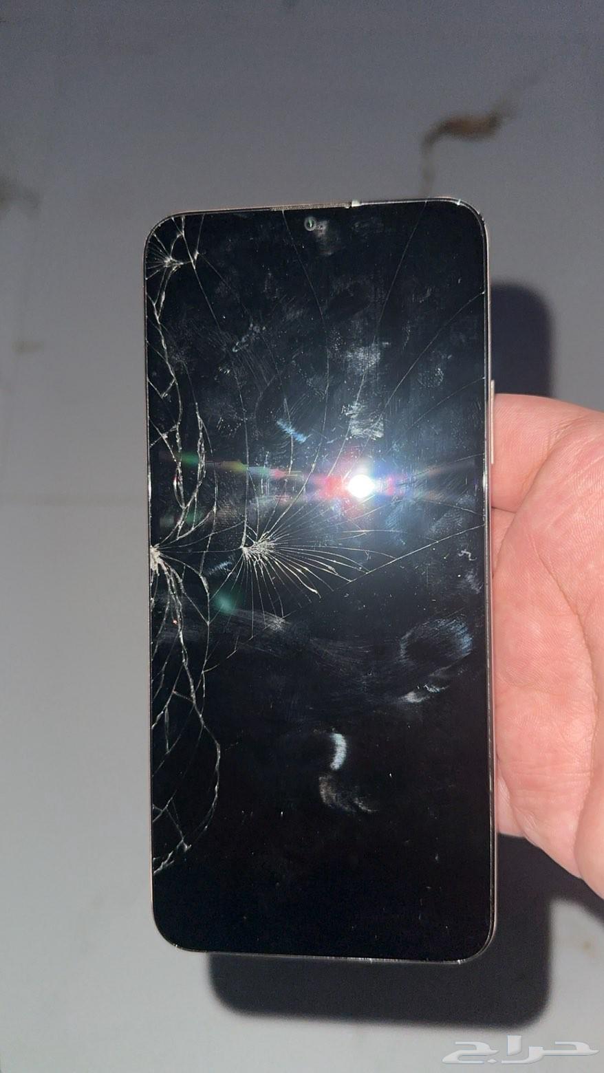 Phone for sale with box, broken screen, phone at symbolic price64471760408451111