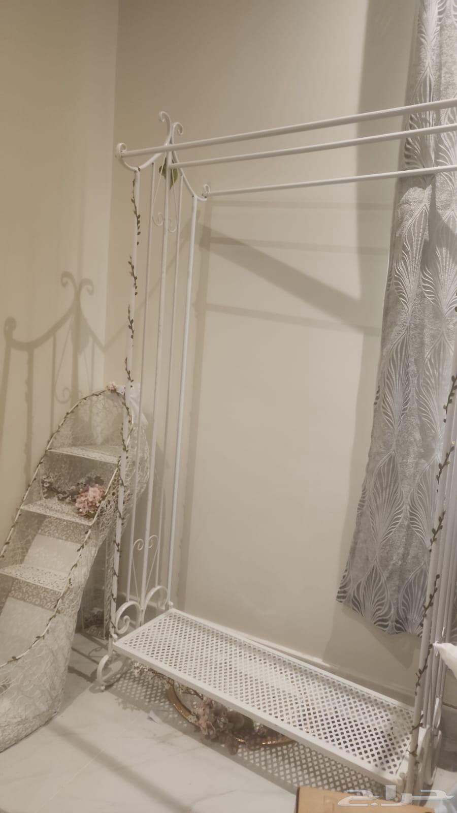 استاند ملابس للبيع الاستاند فقط بدون الحذاء ب250 شاريه ب 50064472214290177112