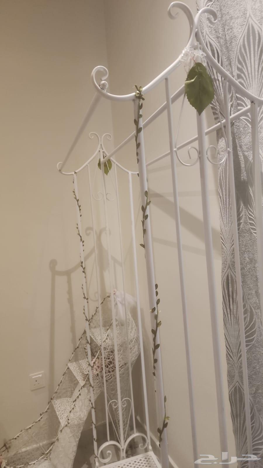 استاند ملابس للبيع الاستاند فقط بدون الحذاء ب250 شاريه ب 50064472214290177111