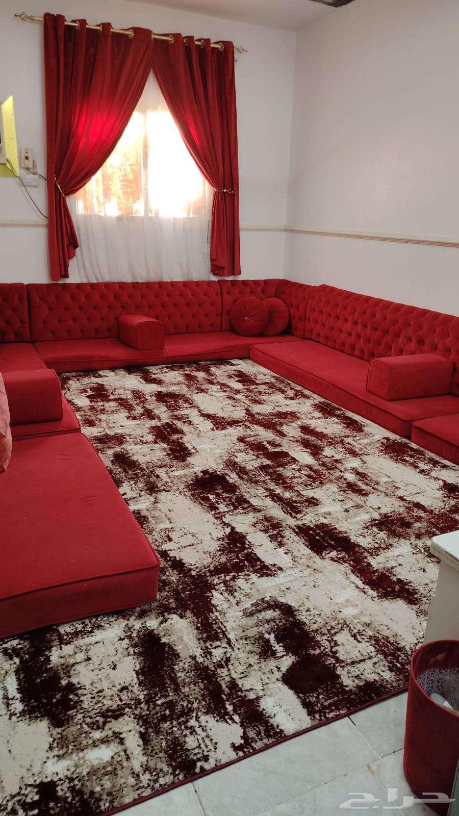 جلسه عربيه لي اللبيع نظيفة جدا اللون عنابي دم غزال64473120981891110