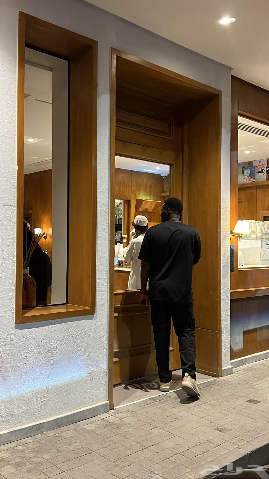 ديكورات وابواب خشبيه64546011540355110