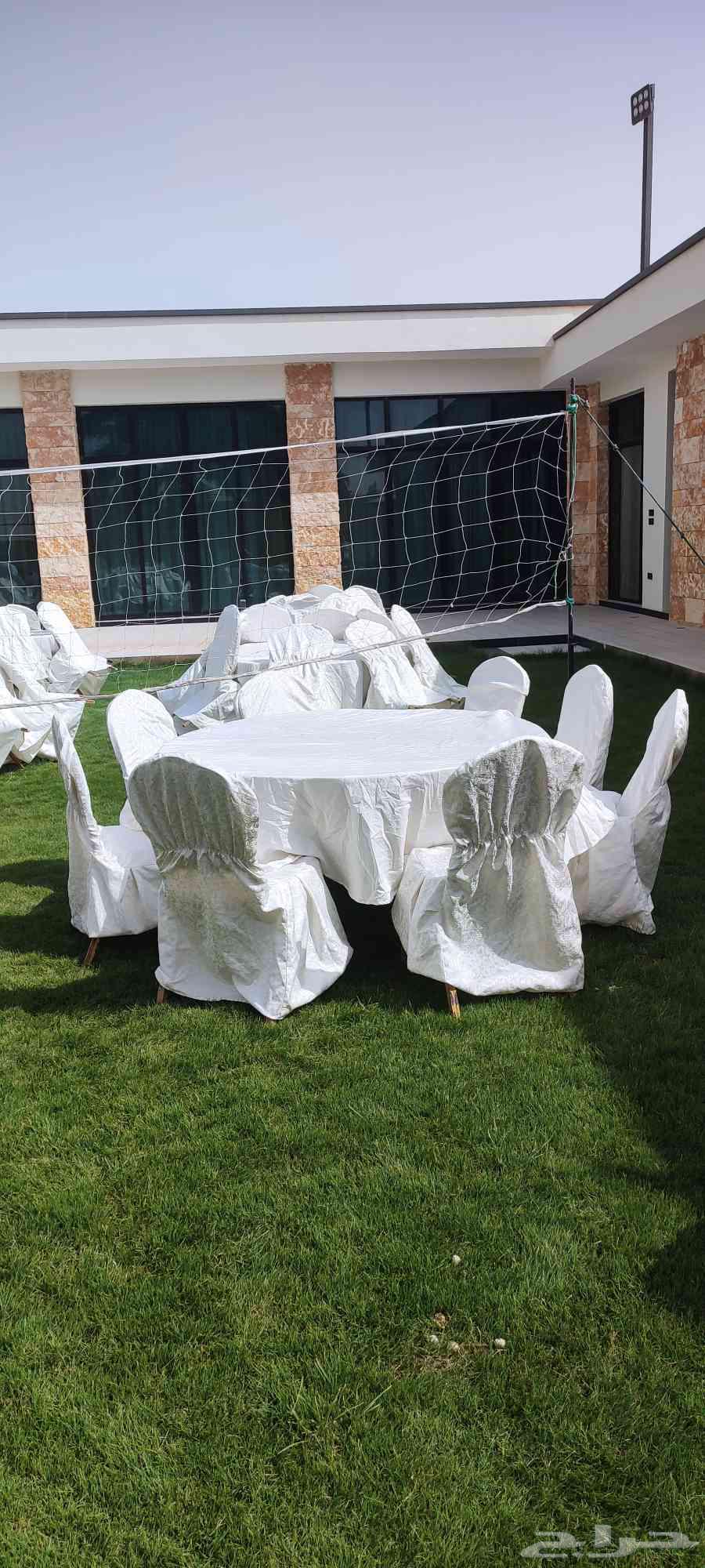 Renting chairs and tables for public sessions64478787342851110