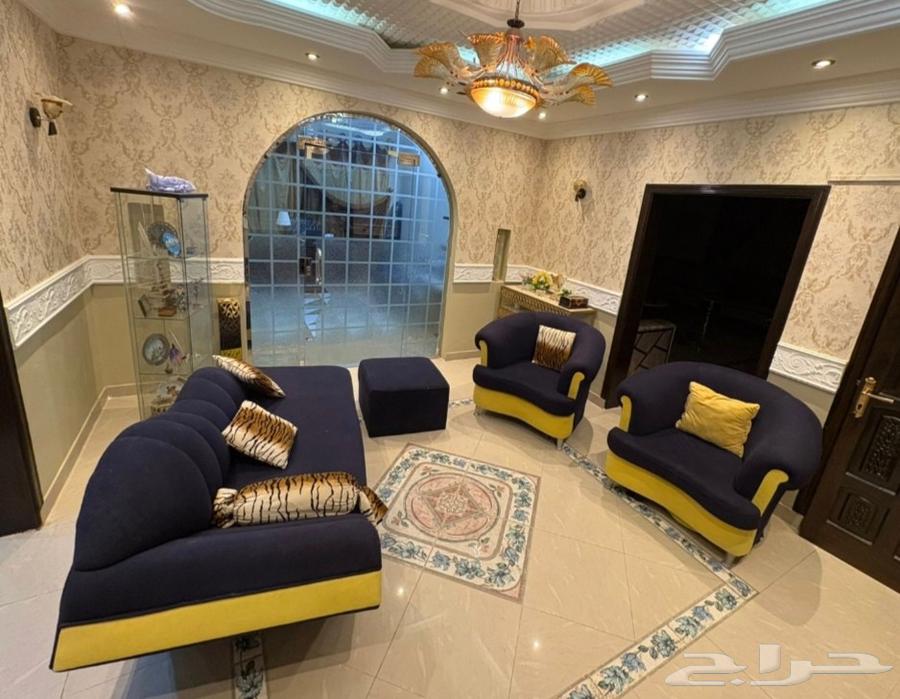 Sofas and tables64473949628545113