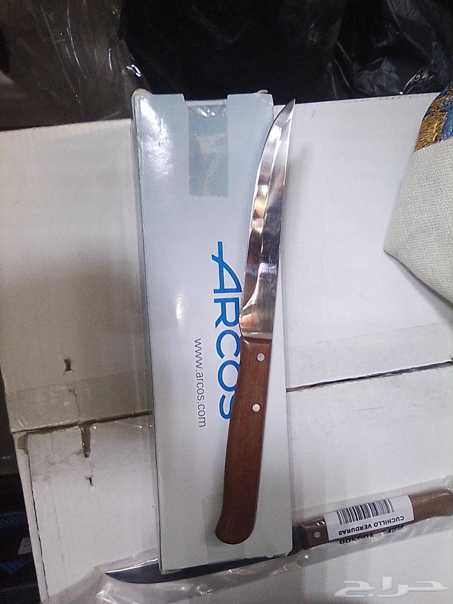 سكاكين للبيع بخمسة ريال والدرزن 30 ريال. والكبير ب 15ريال64473554730882112