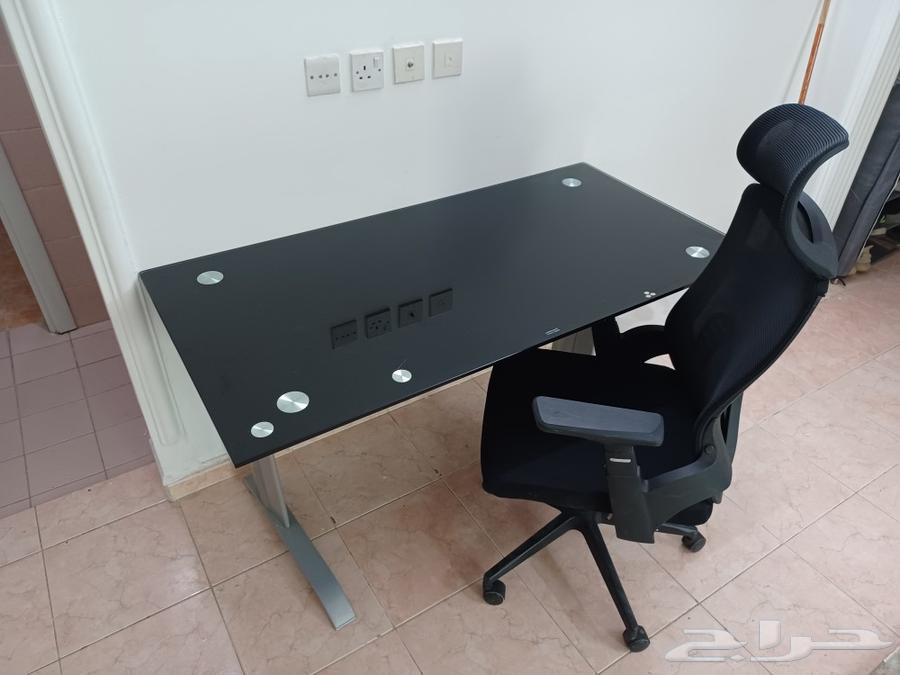Office desk with chair in excellent condition64482091262339110