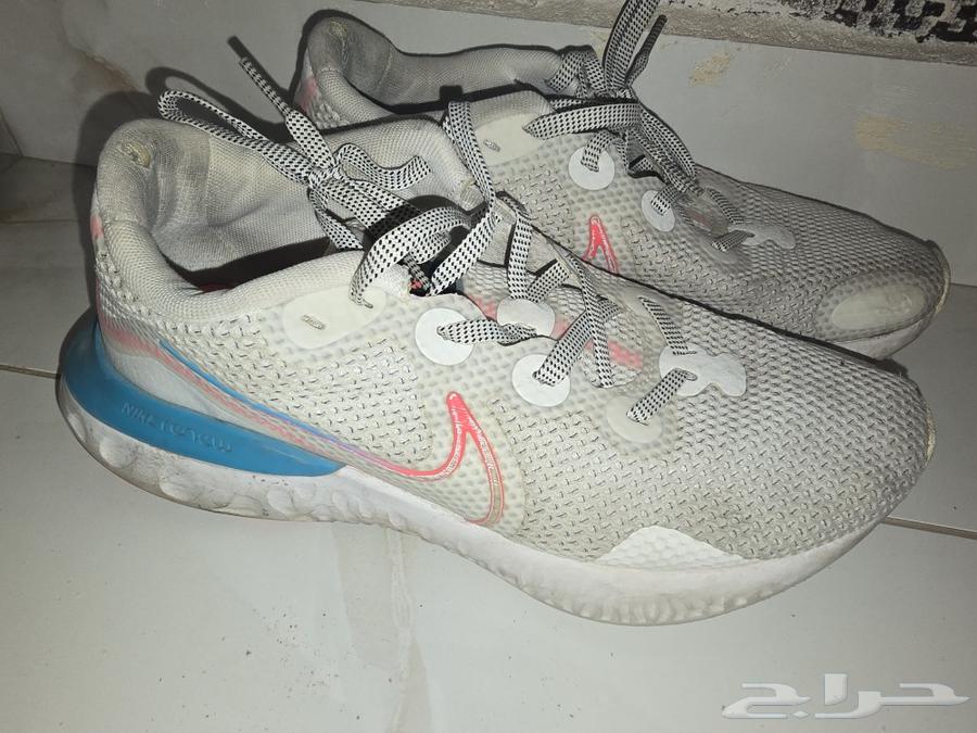 شوزات نايك مستخدمه المقاس 40 البيع للجميع 350 ريال64482741654274114