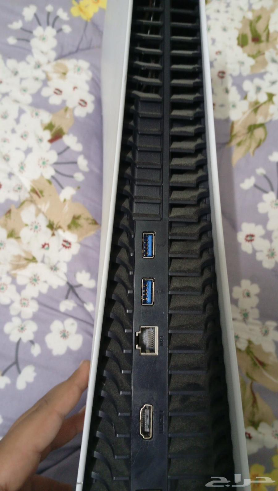 بلاستيشن فايف نضيفه معه وايرات بدون قير يبيلها معجون قفط64482281912065112