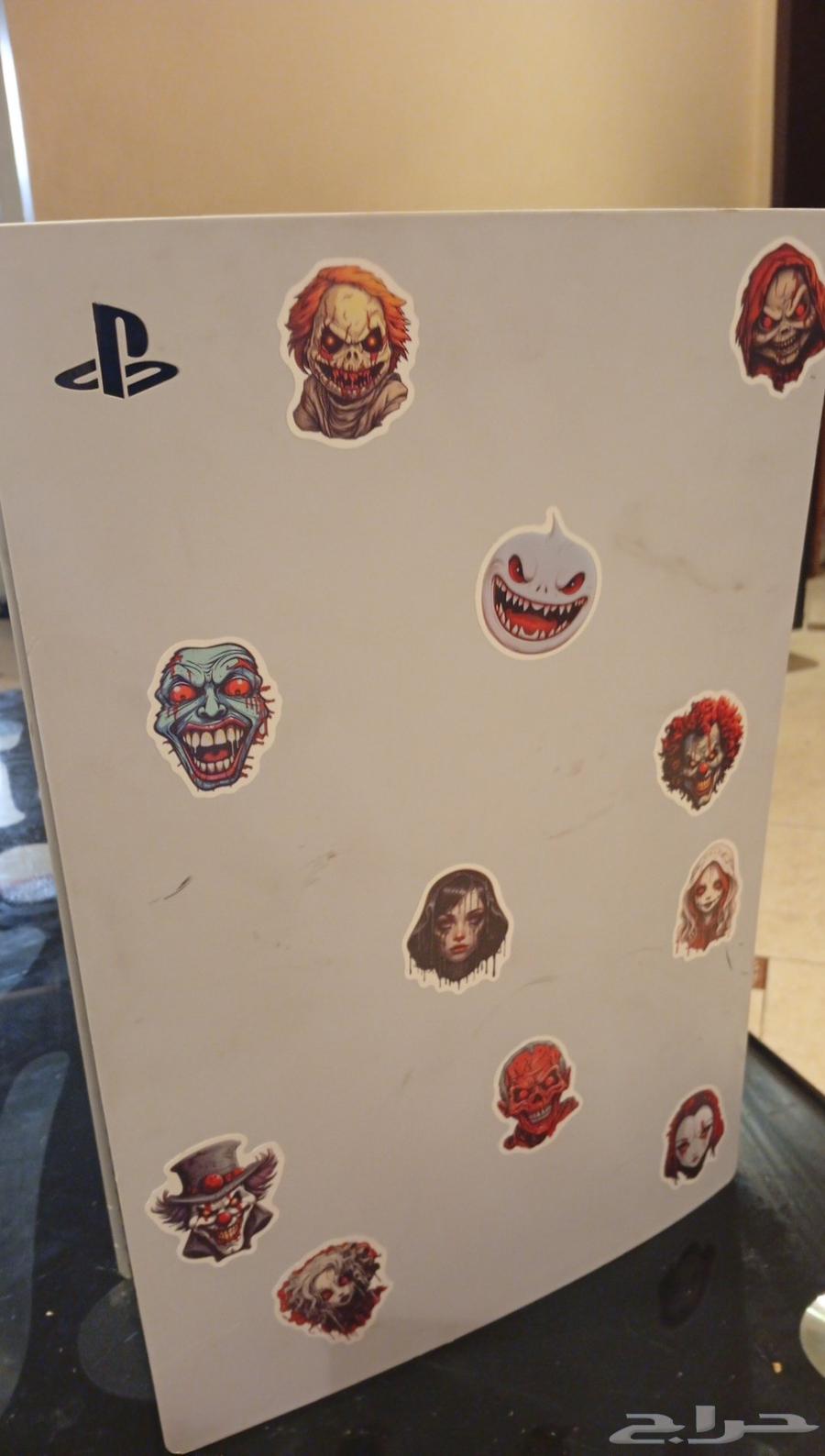 بلاستيشن فايف نضيفه معه وايرات بدون قير يبيلها معجون قفط64482281912065113