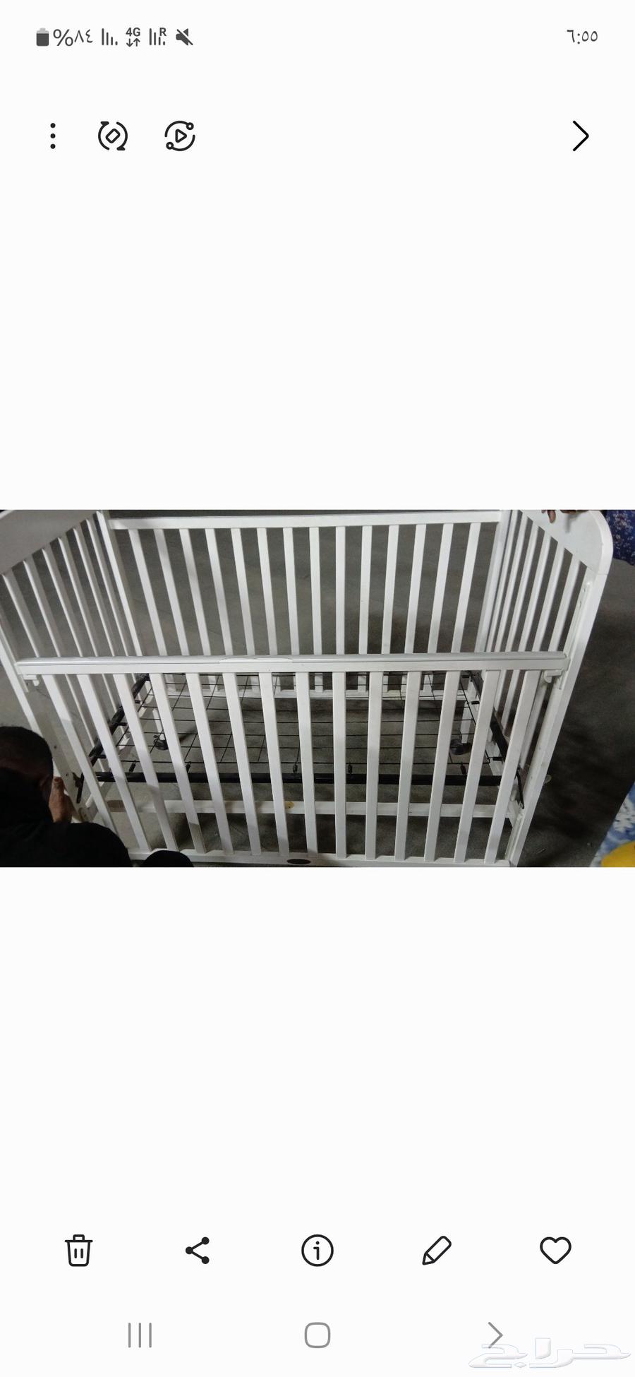 سرير اطفال للبيع بي 80 ريال فيه كسر بسيط من تحت غير مؤثر اطل64486164052097110