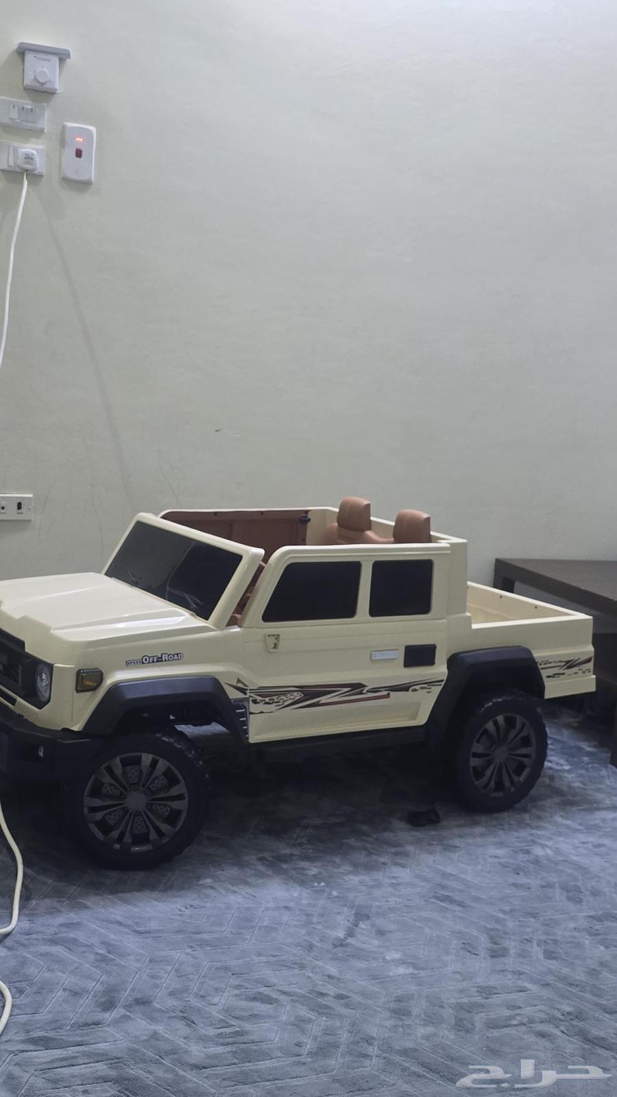 للبيع سيارة أطفال شاص شبه جديد دفع رباعي بلوتوث البطارية64486136548867110